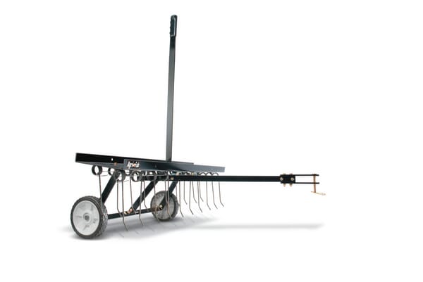 Vertikutierharke Anhänger 100cm (450294) von Agri-Fab  ➨ Aus unserem Sortiment für Anbaugeräte für Aufsitzmäher ➨ Wir liefern Ihre Bestellung schnell & zuverlässig.