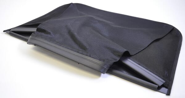 Grasfangsack 92cm (1821059980) von Castelgarden  ➨ Aus unserem Sortiment für Grasfangvorrichtung, Grasdeflektoren und Mulchstopfen ➨ Wir liefern Ihre Bestellung schnell & zuverlässig.