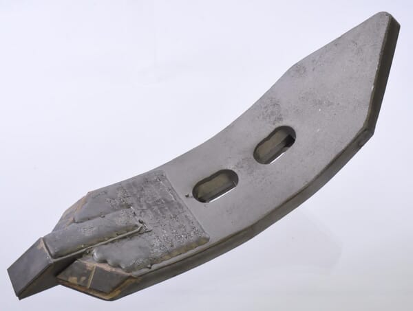 Grubberspitze 370x100x20mm, gehärtet, gekrümmt, 2 Löcher, passend für Farmet (CP682CN) – passend für Pöttinger Landsberg